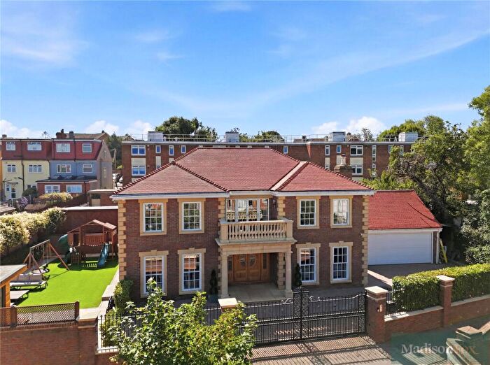 5 Bedroom Detached House For Sale In Chigwell Road, Woodford Green, IG8