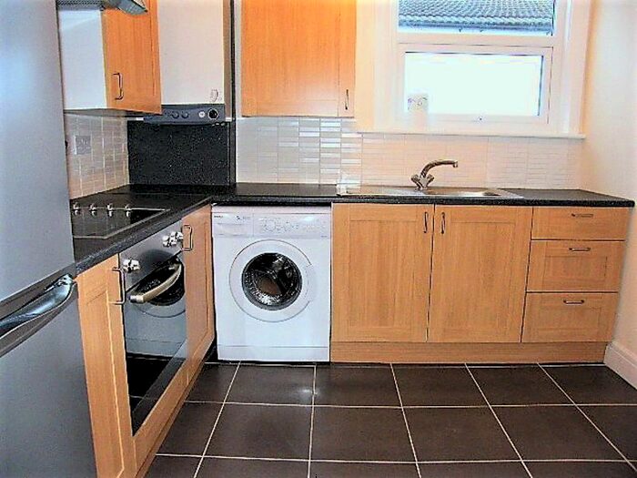 3 Bedroom Flat To Rent In Latymer Road, London N9