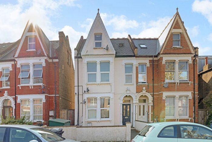 2 Bedroom Flat To Rent In Rosendale Road, London, SE21