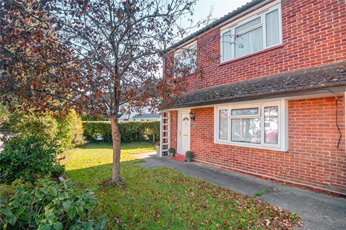 2 Bedroom Maisonette For Sale In Collingwood Close, Twickenham, TW2