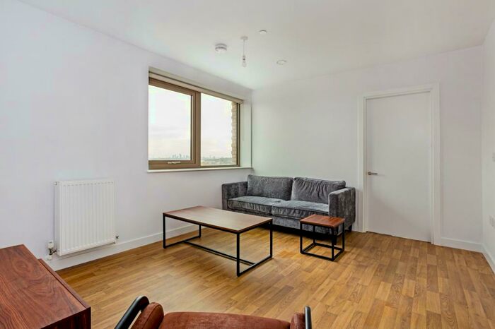 2 Bedroom Apartment To Rent In Apex Gardens, Seven Sisters London, N15