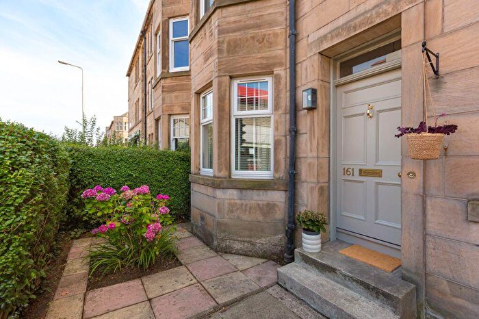 3 Bedroom Flat For Sale In Comely Bank Road, Edinburgh, EH4