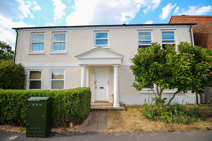 2 Bedroom Flat To Rent In Meadow Lane, SO31