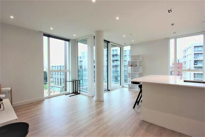 2 Bedroom Flat To Rent In The Parkhouse, Kayani Avenue, London, N4