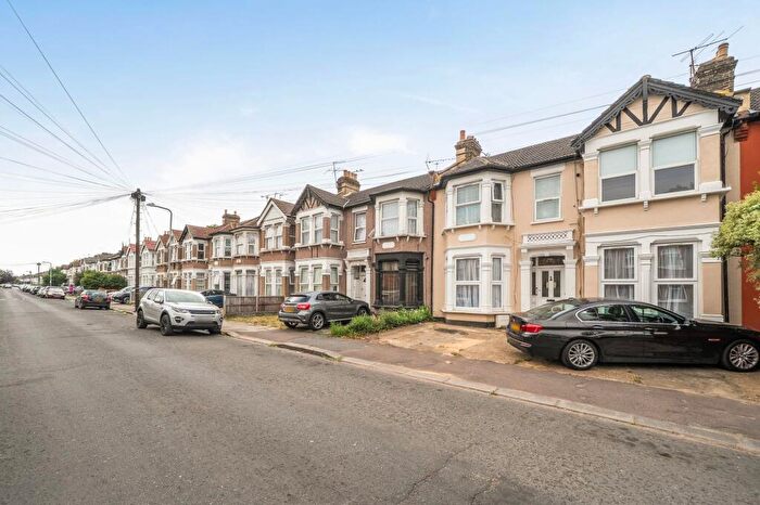 1 Bedroom Flat For Sale In Valentines Road, Ilford, IG1