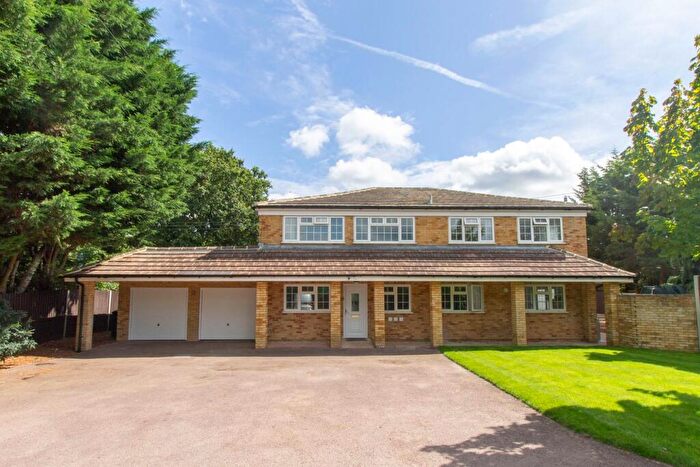 5 Bedroom Detached House To Rent In Brickhouse Hill, Eversley, Hook, RG27