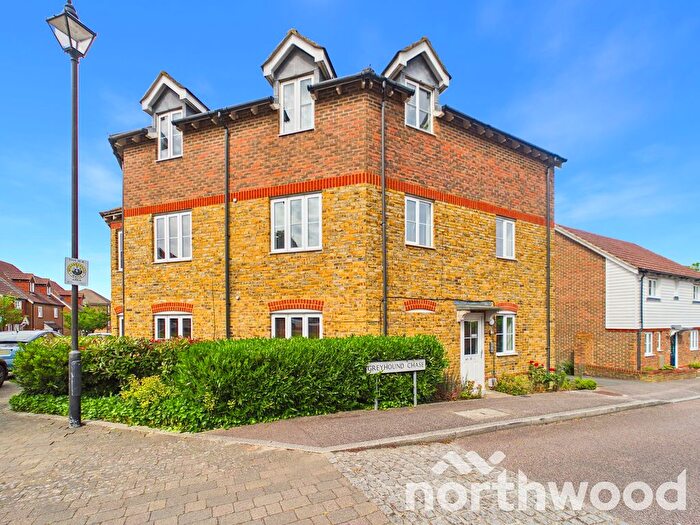 2 Bedroom Flat For Sale In Greyhound Chase, Singleton, Ashford, TN23