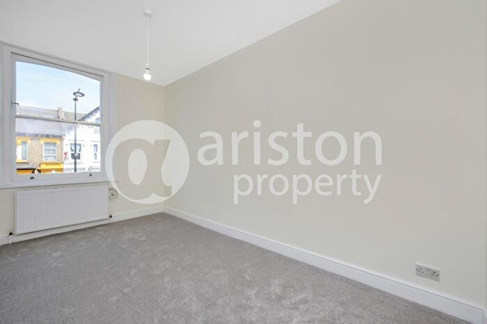 3 Bedroom Flat To Rent In Turnpike Lane, Harringay, N8