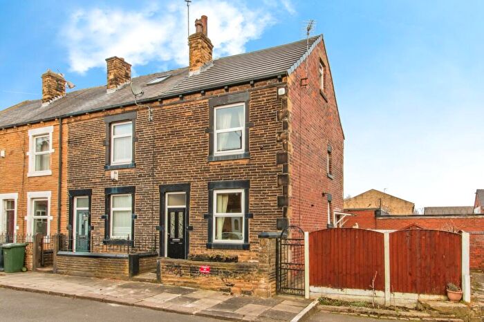 3 Bedroom End Of Terrace House To Rent In Victoria Avenue, Morley, Leeds, West Yorkshire, LS27