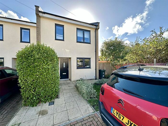 3 Bedroom End Of Terrace House For Sale In Castle Street, Swanscombe, Kent, DA10