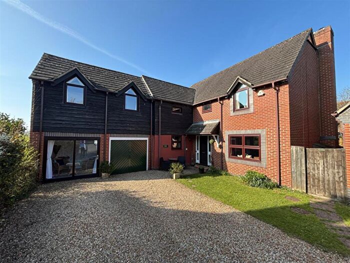 5 Bedroom Detached House For Sale In Cedar Close, Devizes, Worton, SN10