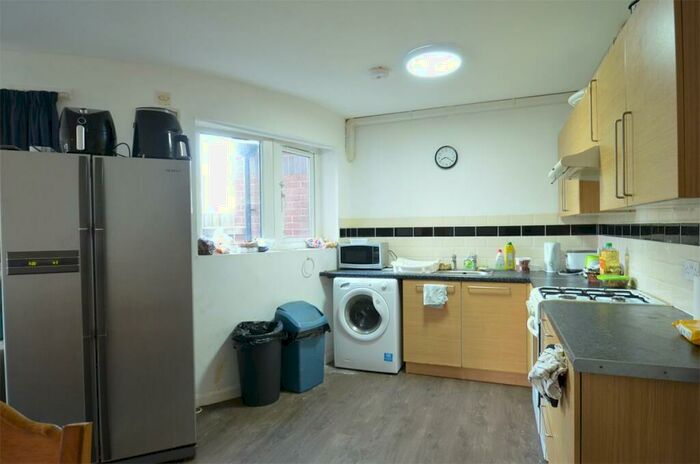 4 Bedroom Flat To Rent In St. Stephens Road Selly Oak, B29