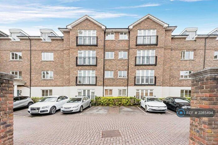 2 Bedroom Flat To Rent In Trinity Court, Dartford, DA1