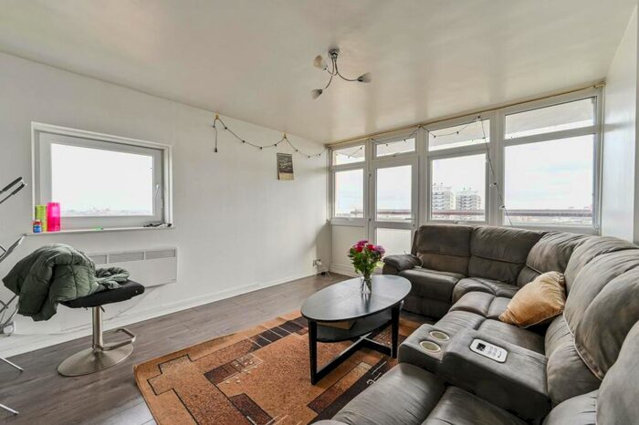 2 Bedroom Flat For Sale In Manwood Street, Docklands, London, E16