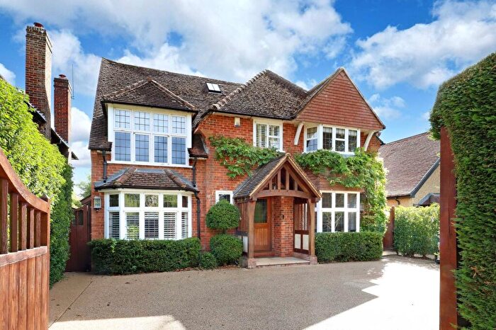 4 Bedroom Detached House For Sale In Woodside Avenue, Beaconsfield, Buckinghamshire, HP9