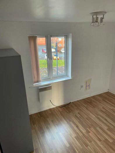 2 Bedroom Parking/garage To Rent In Boatman's Walk, Ashton- Under Lyne, OL7