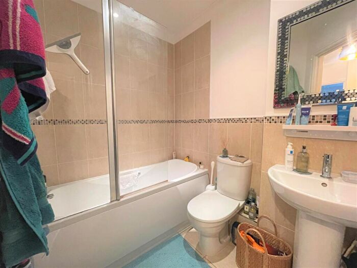 2 Bedroom Apartment To Rent In Hale Road, Farnham, GU9