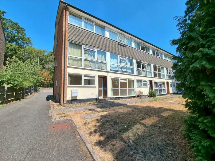 2 Bedroom Apartment To Rent In Gatton Park Road, Redhill, Surrey, RH1