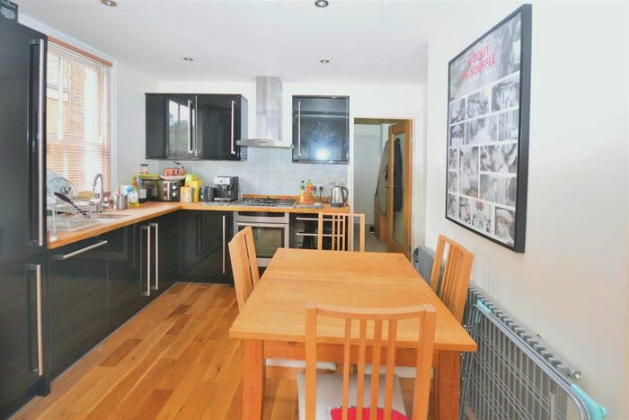 1 Bedroom Flat To Rent In Faraday Road, London, SW19