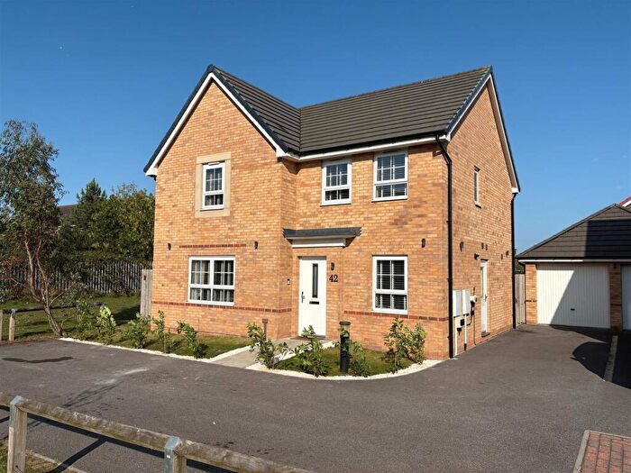 4 Bedroom Detached House For Sale In Airedale Drive, Brough, HU15