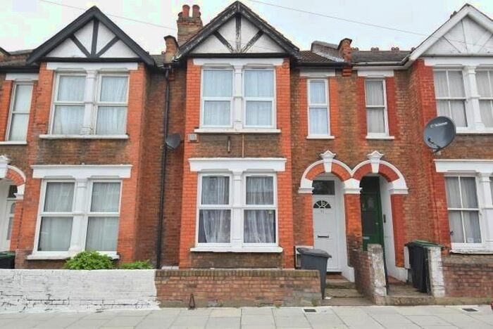 3 Bedroom Flat To Rent In Morrison Avenue, Bruce Grove, N17