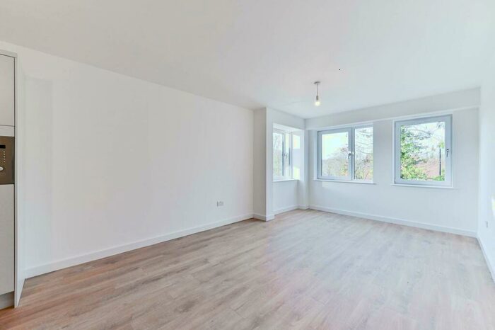 2 Bedroom Flat To Rent In Joyden Apartments, Croydon, Purley, CR8