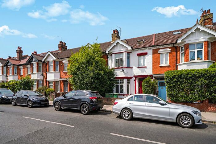 2 Bedroom Flat To Rent In Manor Road, Richmond, TW9