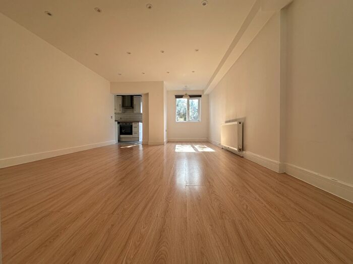 2 Bedroom Flat For Sale In Mountgrove Road, London, N5