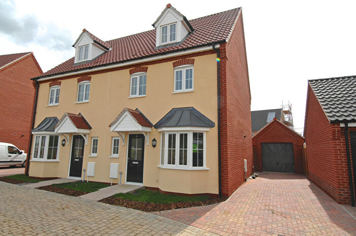 4 Bedroom Semi-Detached House To Rent In Hendry Gardens, Wymondham, NR18