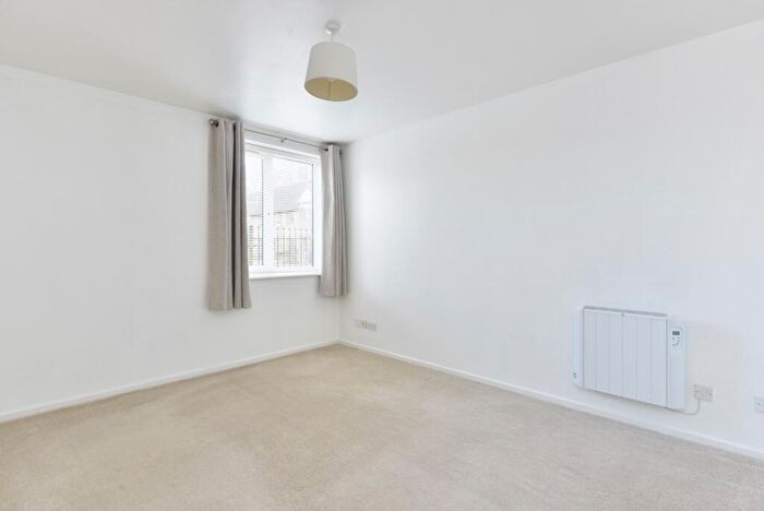2 Bedroom Apartment To Rent In Worsfold Court, Maidstone, ME15