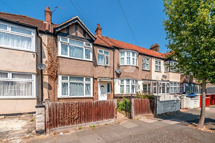 3 Bedroom Terraced House For Sale In Stanford Way, London, SW16