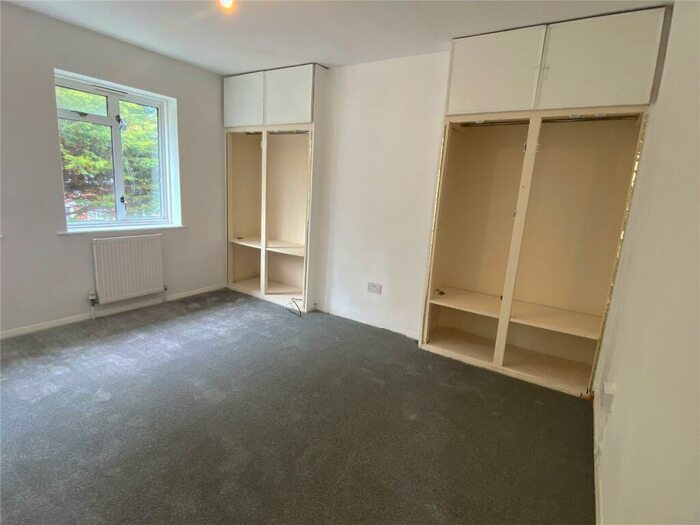 3 Bedroom Semi-Detached House To Rent In Waddington Avenue, Coulsdon, Surrey, CR5