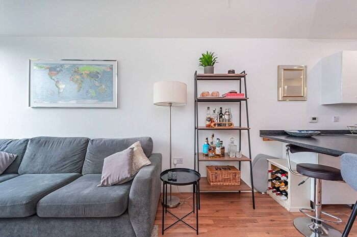 2 Bedroom Flat To Rent In Bloemfontein Road, White City, London, W12