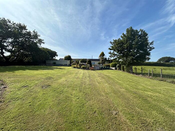 3 Bedroom Detached Bungalow For Sale In Bancffosfelen, Llanelli, SA15