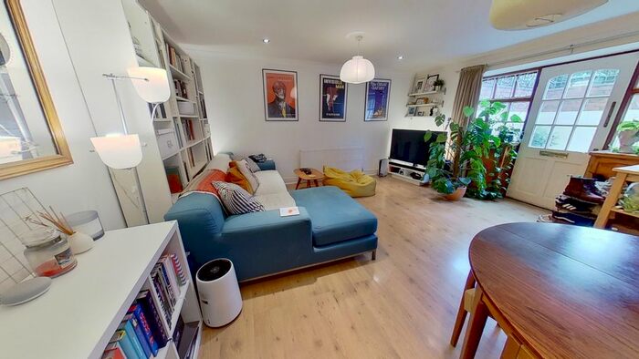 2 Bedroom Flat To Rent In Hyde Park Terrace, Hyde Park, Leeds, LS6