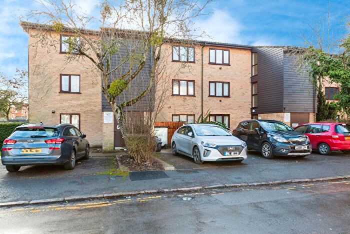 1 Bedroom Flat For Sale In Victoria Road, Slough, SL2