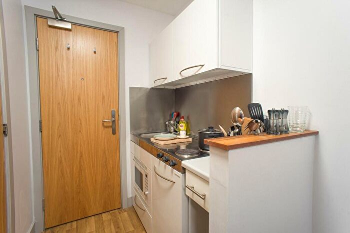 1 Bedroom Private Hall To Rent In High Street, Southampton, SO14