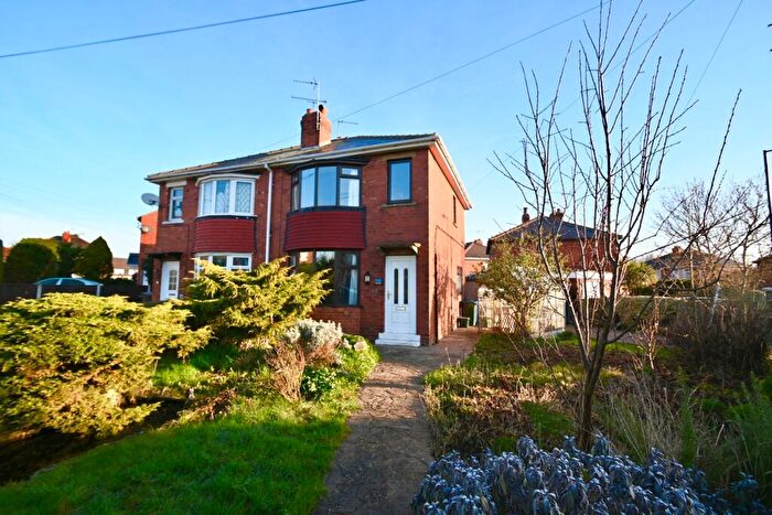 3 Bedroom Semi-Detached House To Rent In Ingleborough Drive, Doncaster, DN5