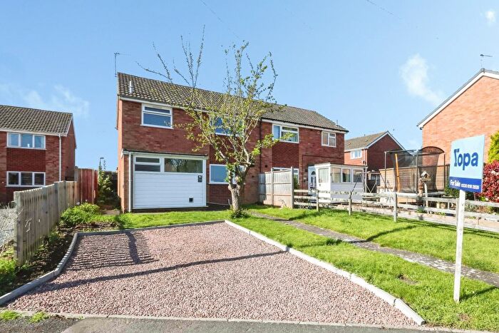 3 Bedroom Semi-Detached House For Sale In Brookfarm Drive, Malvern, WR14