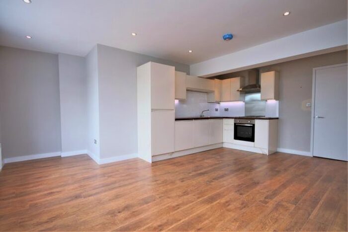 2 Bedroom Flat To Rent In Woodside Road, Amersham, Buckinghamshire, HP6