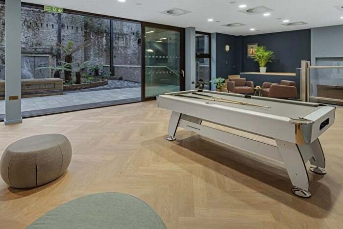 Apartment To Rent In Node Studio, E14 - Photo 7