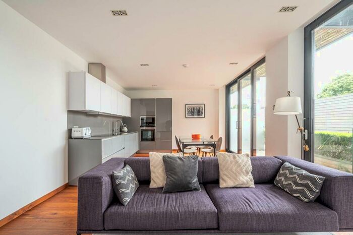 2 Bedroom Flat To Rent In Bayham Street, Camden Town, London, NW1