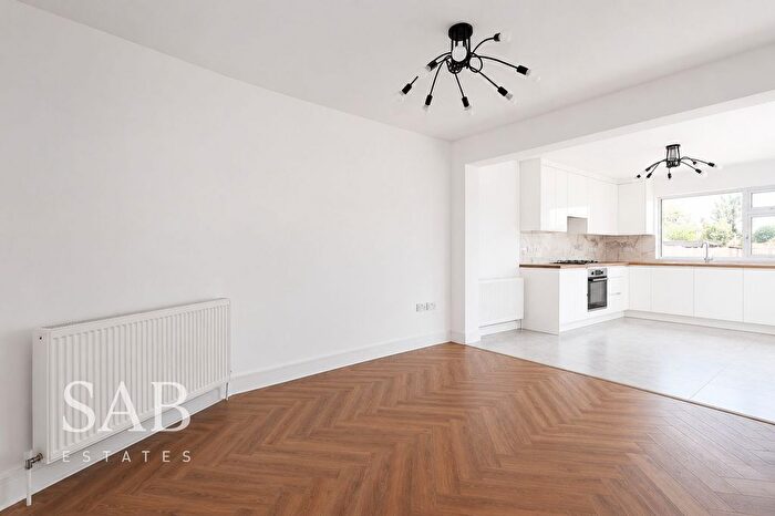 4 Bedroom Detached Bungalow To Rent In Eastmead Avenue, Greenford, UB6