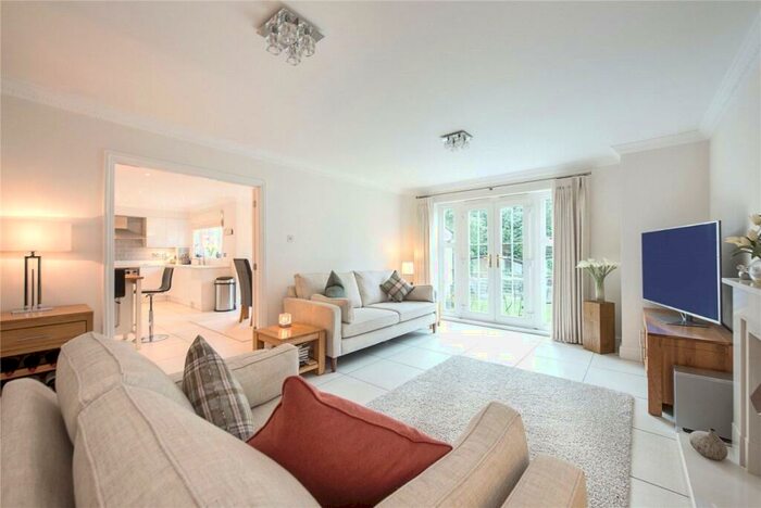2 Bedroom Apartment To Rent In South Park Crescent Gerrards Cross, SL9