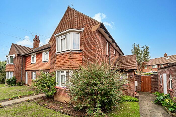 2 Bedroom Maisonette For Sale In Philip Road, Staines-Upon-Thames, TW18
