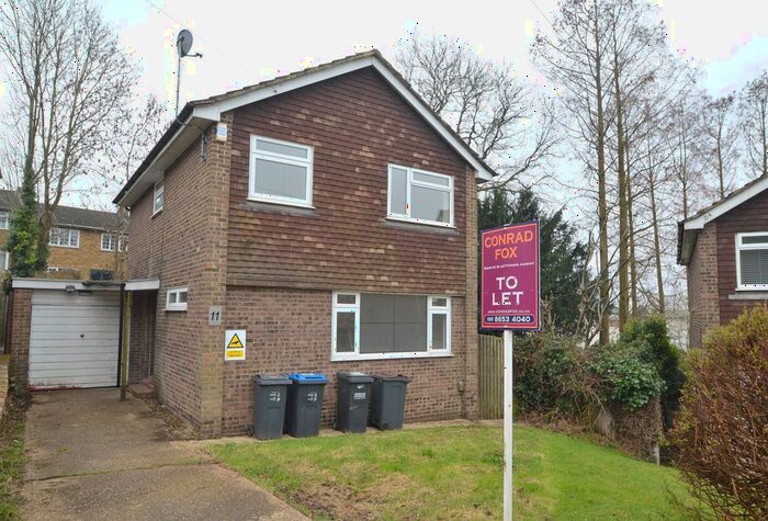 4 Bedroom Detached House To Rent In Glyn Close, London, SE25