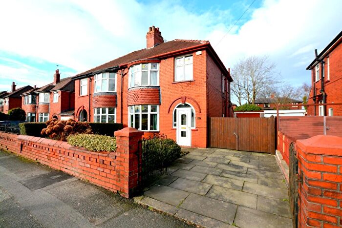 3 Bedroom Semi Detached House For Sale In Cheetham Hill Road, Dukinfield, Cheshire, SK16