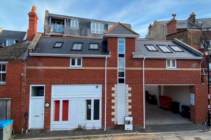 2 Bedroom Flat To Rent In Swanage, BH19