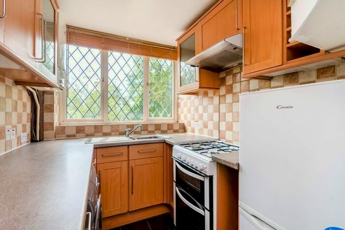 2 Bedroom Flat To Rent In Beulah Hill, Upper Norwood, London, SE19