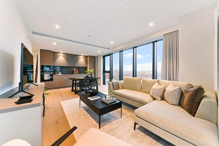 2 Bedroom Apartment To Rent In George Street, London, E14